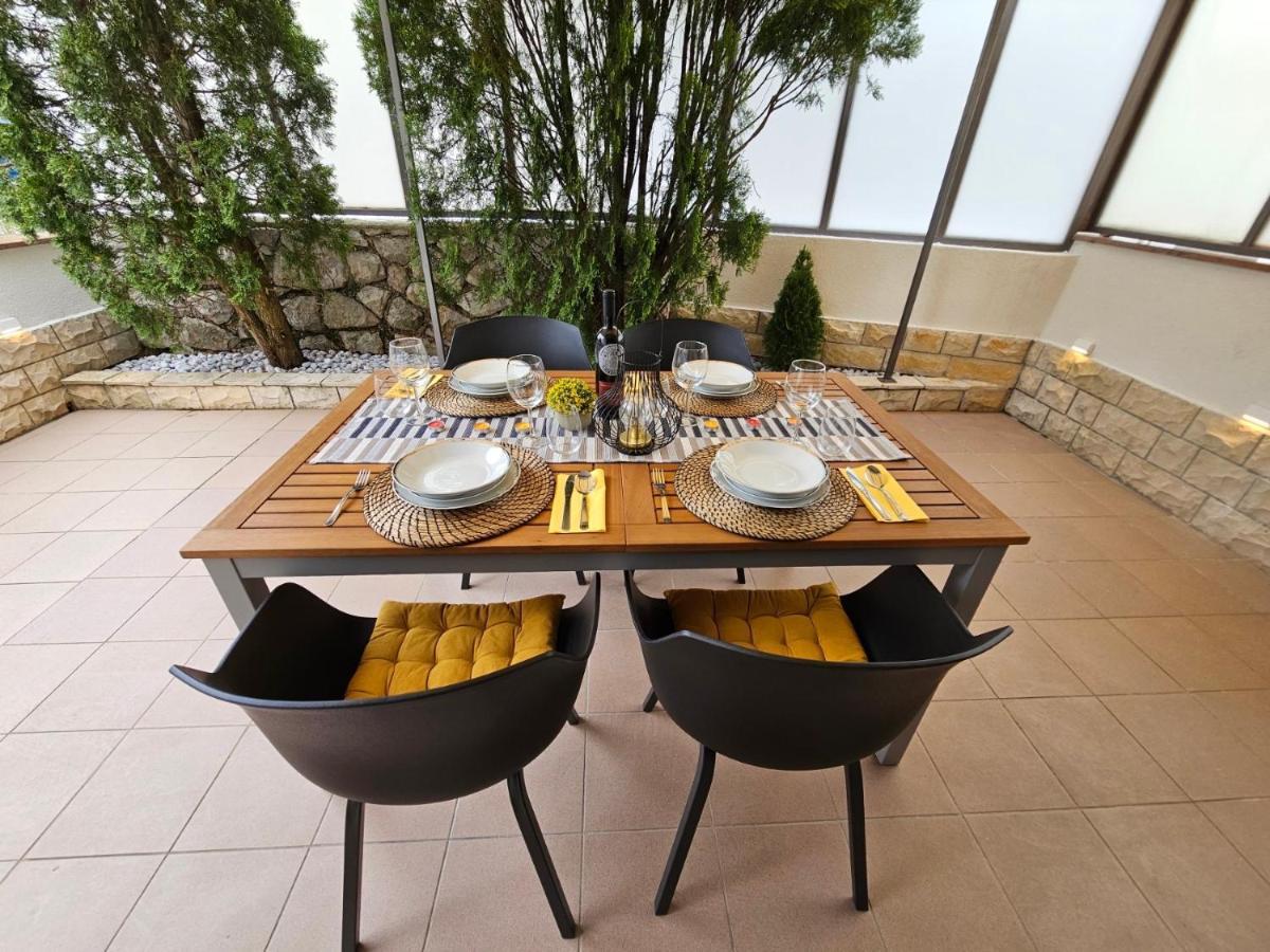 Jandom Apartment