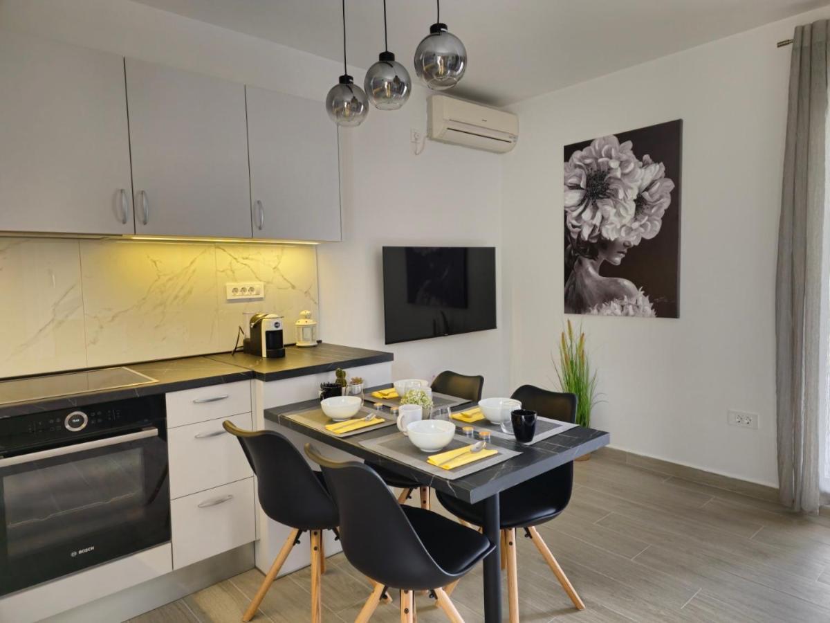 Jandom Apartment *